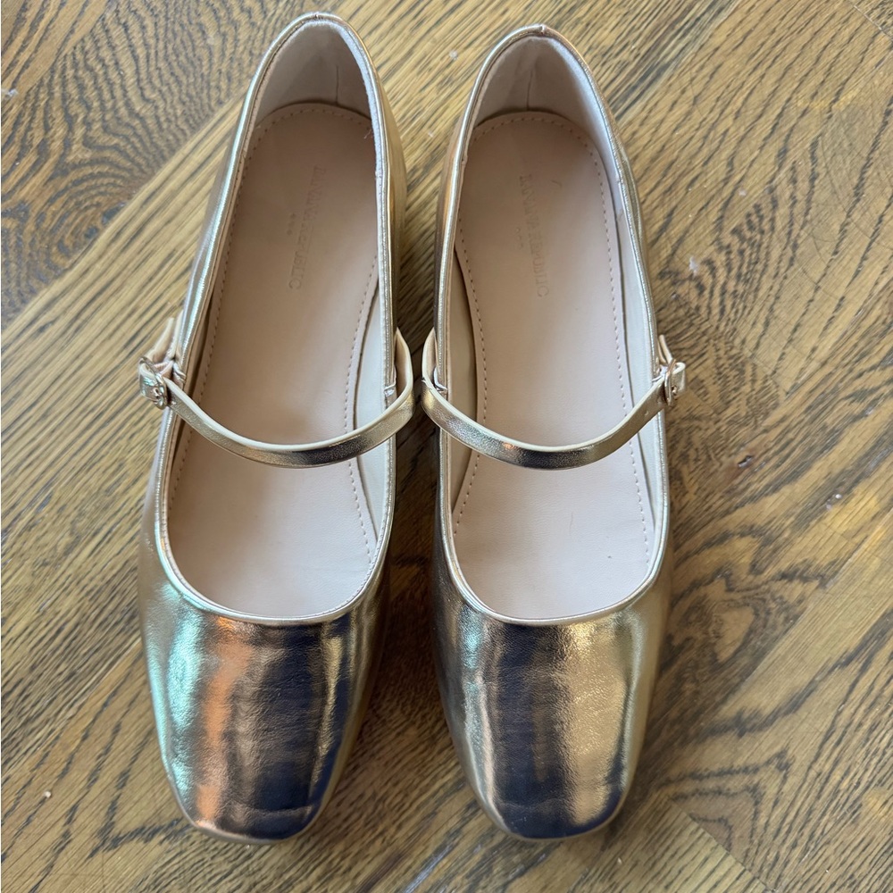 Banana Republic Gold Mary Jane Flats (7.5)
